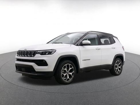 Used 2025 Jeep Compass Limited AWD/4WD image 3
