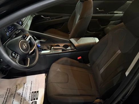 New 2025 Hyundai Elantra SE image 10