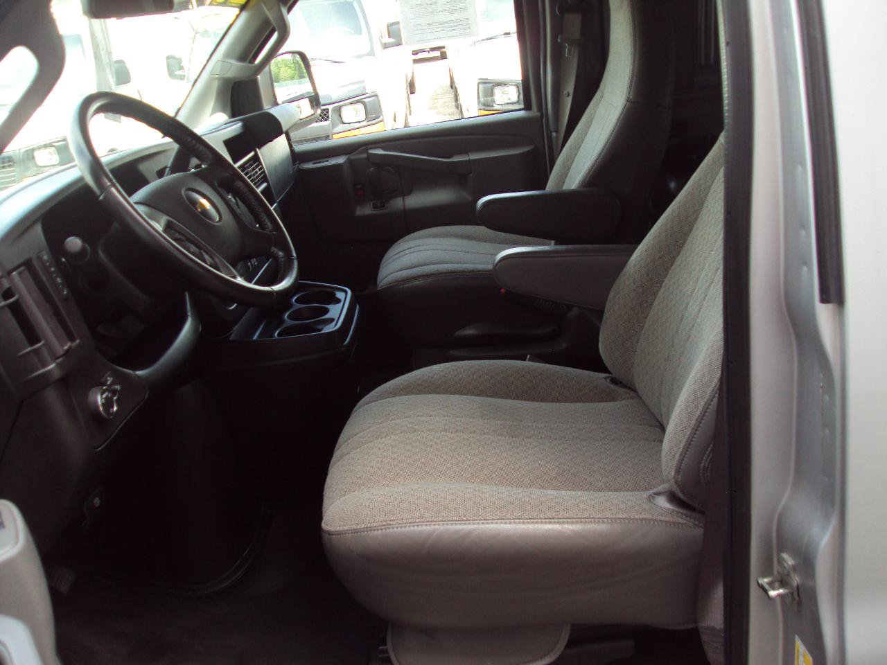Used 2021 Chevrolet Express 3500 Extended w/ Driver Convenience Package RWD image 15