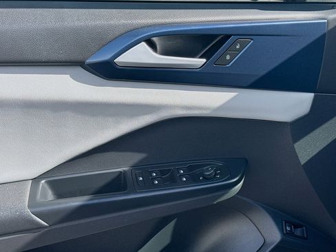 Used 2022 Volkswagen Taos SE image 16