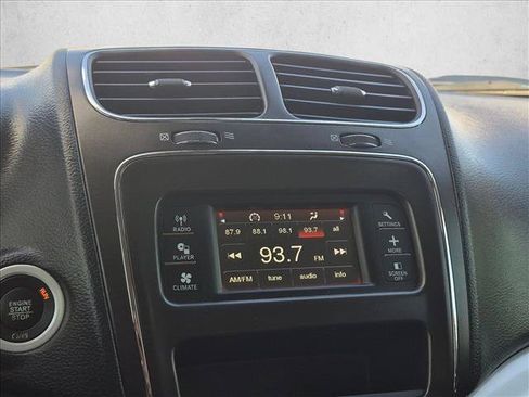 Used 2019 Dodge Journey SE FWD image 8