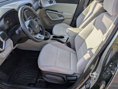 Used 2023 Kia Soul LX w/ LX Technology Package image 12