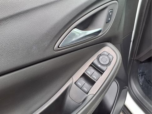 Used 2025 Buick Encore GX Preferred AWD/4WD image 21