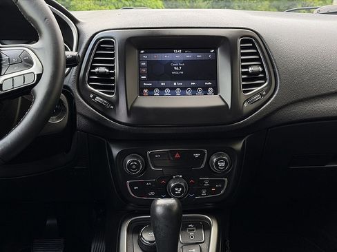 Used 2018 Jeep Compass Latitude w/ Popular Equipment Group AWD/4WD image 14