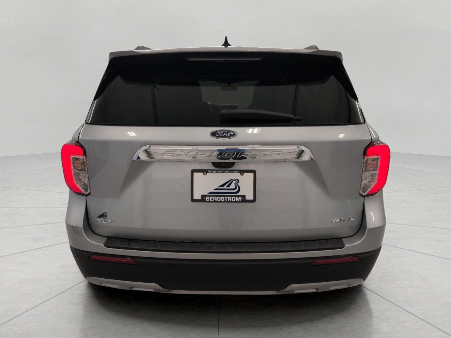 Used 2024 Ford Explorer XLT w/ Equipment Group 202A AWD/4WD image 53