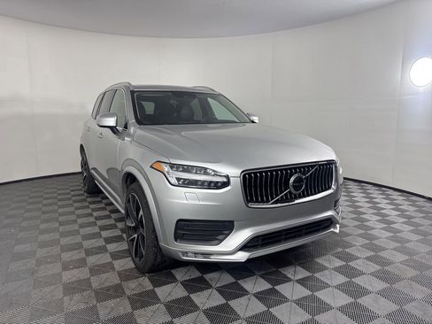 Used 2022 Volvo XC90 T6 Momentum w/ Advanced Package image 3
