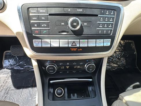 Used 2019 Mercedes-Benz GLA 250 4MATIC w/ Premium Package image 28