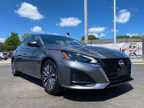 Used 2025 Nissan Altima 2.5 SV FWD image 27