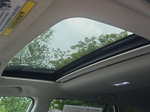 Certified 2025 Subaru Outback Premium AWD/4WD image 8