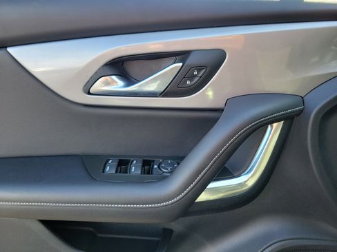 Used 2025 Chevrolet Blazer LT FWD image 17