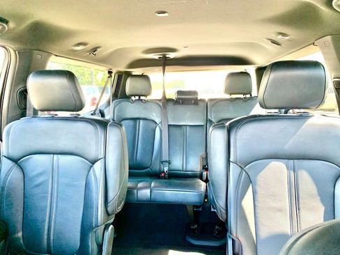 Used 2025 Jeep Wagoneer L Series II AWD/4WD image 18
