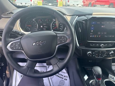 Used 2023 Chevrolet Traverse RS AWD/4WD image 16