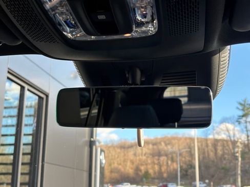 Used 2025 Mercedes-Benz GLA 250 4MATIC image 30