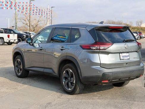 Used 2024 Nissan Rogue SV image 5