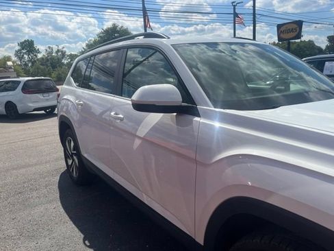 Used 2024 Volkswagen Atlas SE AWD/4WD image 4