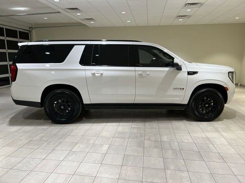 Used 2023 GMC Yukon XL AT4 AWD/4WD image 6