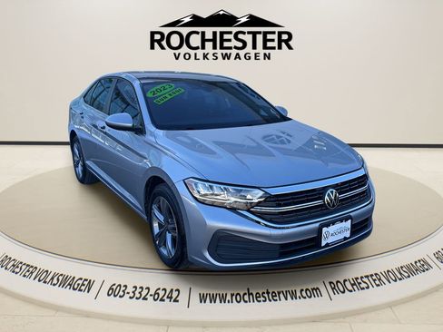Used 2023 Volkswagen Jetta SE image 11