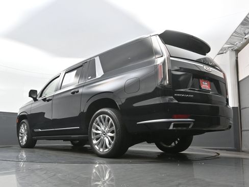 Used 2023 Cadillac Escalade ESV Premium Luxury AWD/4WD image 35
