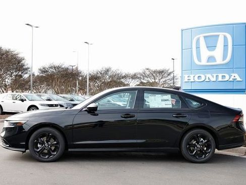 Used 2025 Honda Accord SE image 4