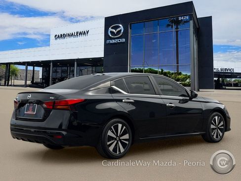 Used 2022 Nissan Altima 2.5 SV FWD image 7