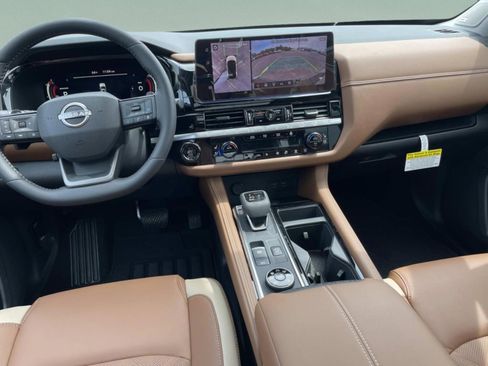 New 2026 Nissan Pathfinder Platinum AWD/4WD image 10