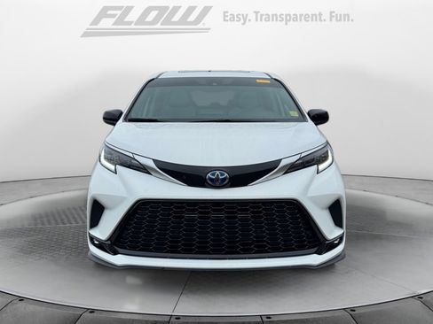 Used 2024 Toyota Sienna XSE w/ XSE Plus Package FWD image 2