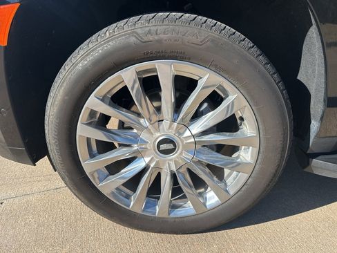 Used 2023 Cadillac Escalade ESV Premium Luxury image 9