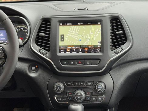 Used 2023 Jeep Cherokee Altitude Lux image 13