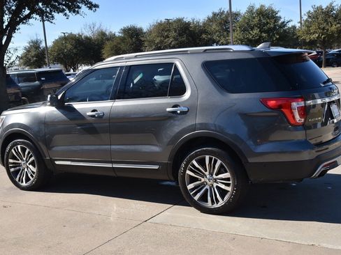 Used 2017 Ford Explorer Platinum image 11