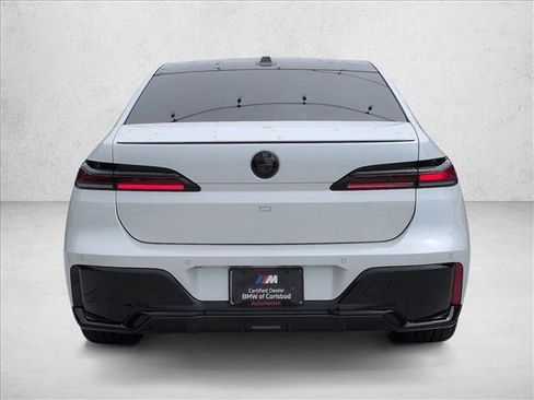 Used 2023 BMW i7 xDrive60 AWD/4WD image 7
