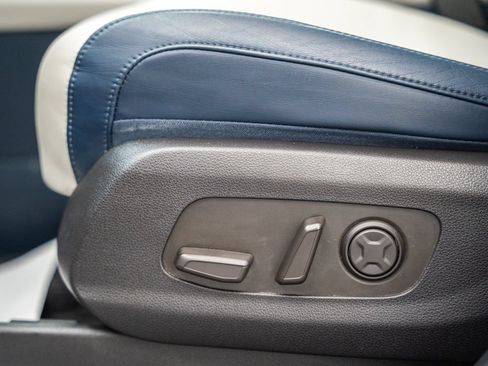 Used 2025 Kia Carnival SX FWD image 43