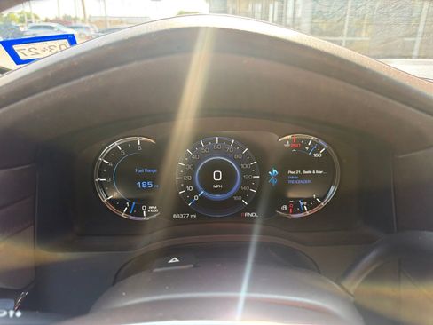Used 2017 Cadillac Escalade Luxury RWD image 1