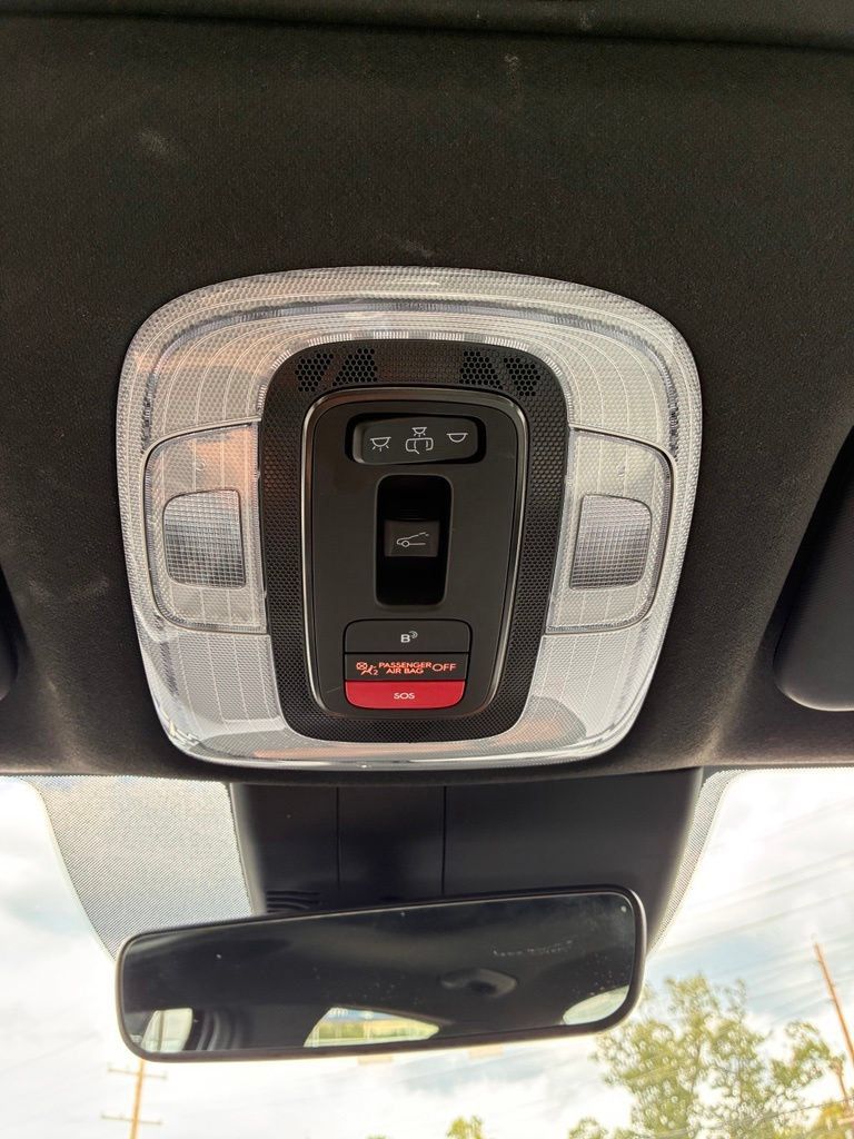 Used 2025 Hyundai Elantra Limited w/ Cargo Package FWD image 44