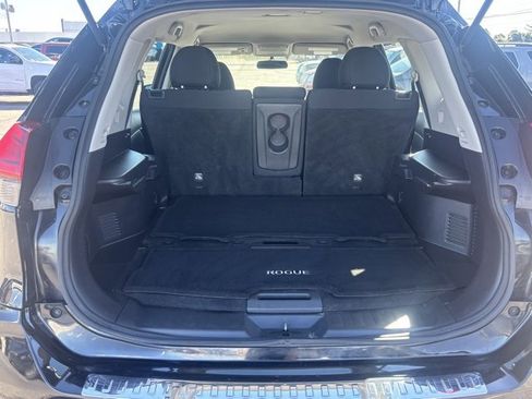 Used 2017 Nissan Rogue S image 9