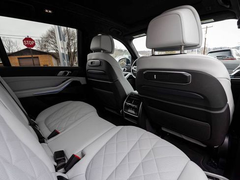 Used 2026 BMW X7 xDrive40i AWD/4WD image 30