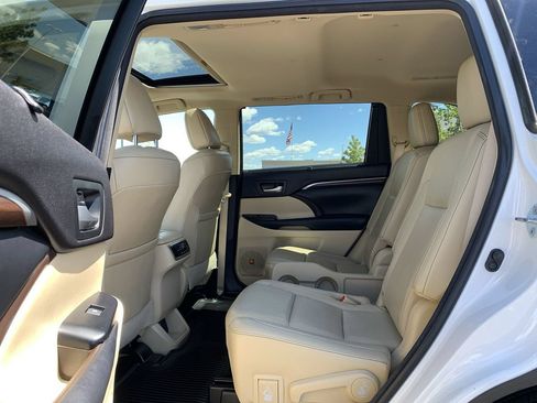 Used 2016 Toyota Highlander Limited AWD/4WD image 30