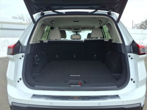 Certified 2025 Nissan Rogue SV image 17
