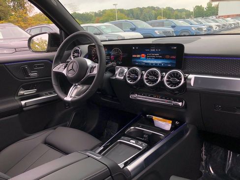 New 2025 Mercedes-Benz GLB 250 4MATIC image 16