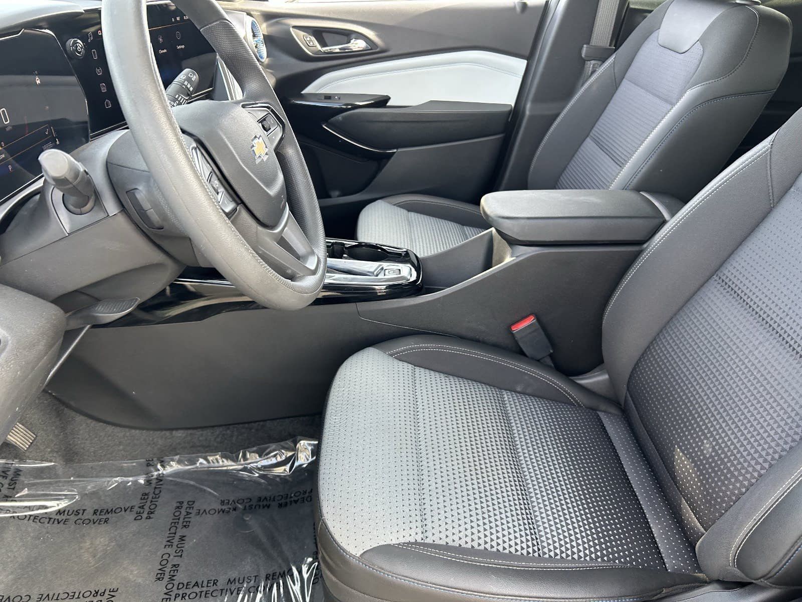 Used 2025 Chevrolet Trax LT FWD image 22