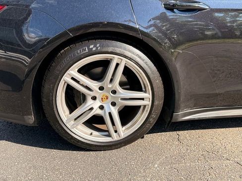 Used 2017 Porsche Panamera 4 AWD/4WD image 34