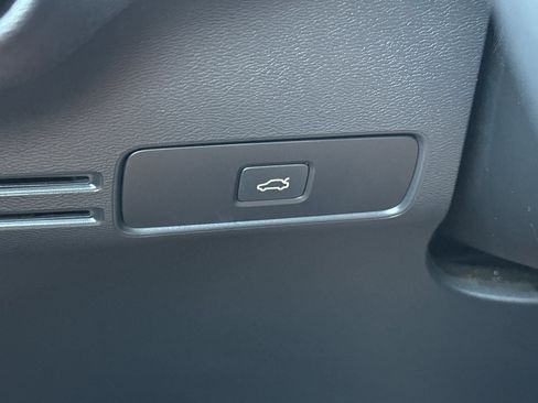Certified 2023 Volvo C40 P8 Recharge Plus AWD/4WD image 31
