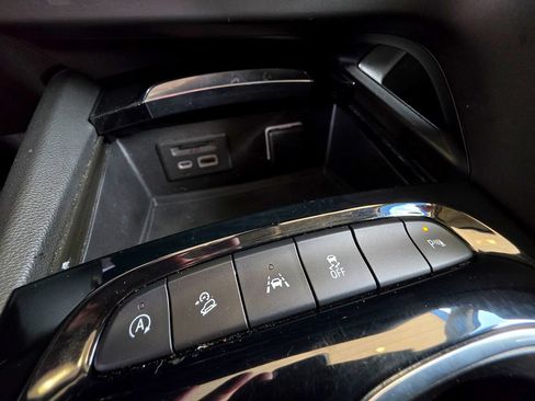 Used 2021 Buick Envision Essence w/ Technology Package I AWD/4WD image 33