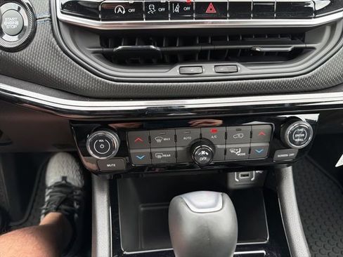 New 2026 Jeep Compass Latitude AWD/4WD image 17