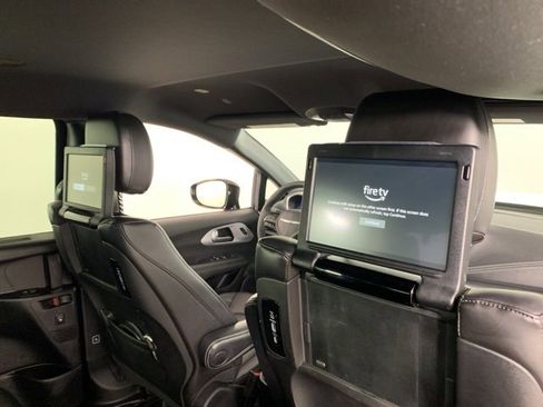 Used 2024 Chrysler Pacifica Touring-L w/ Uconnect Theater Family Group image 37