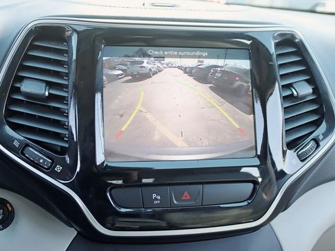 Used 2019 Jeep Cherokee Limited image 20