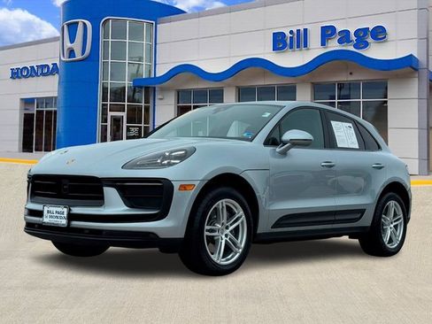 Used 2025 Porsche Macan image 2