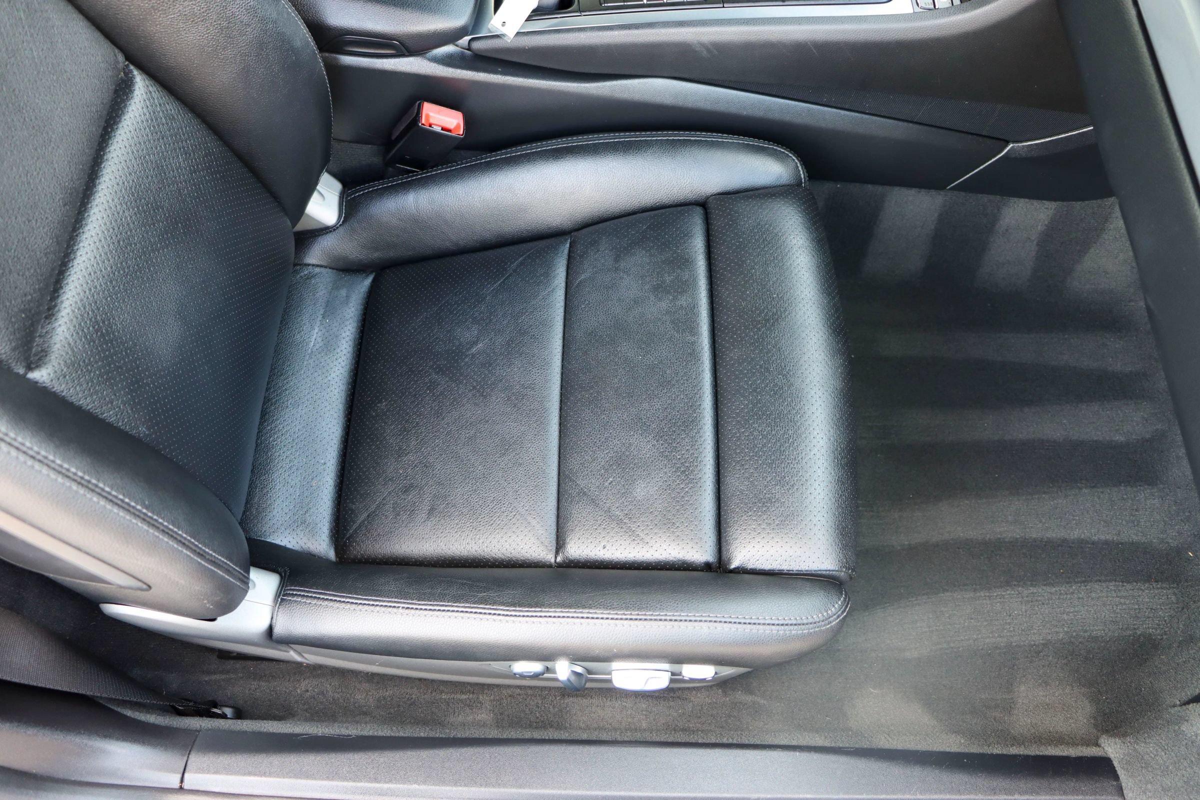 Used 2019 Porsche 718 Boxster RWD image 23