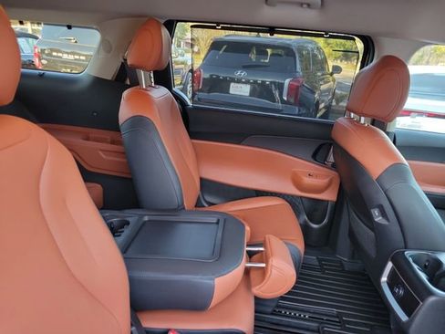 Used 2026 Kia Carnival EX FWD image 35