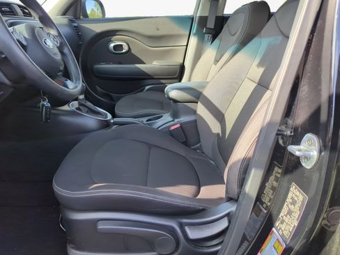 Used 2018 Kia Soul FWD image 11