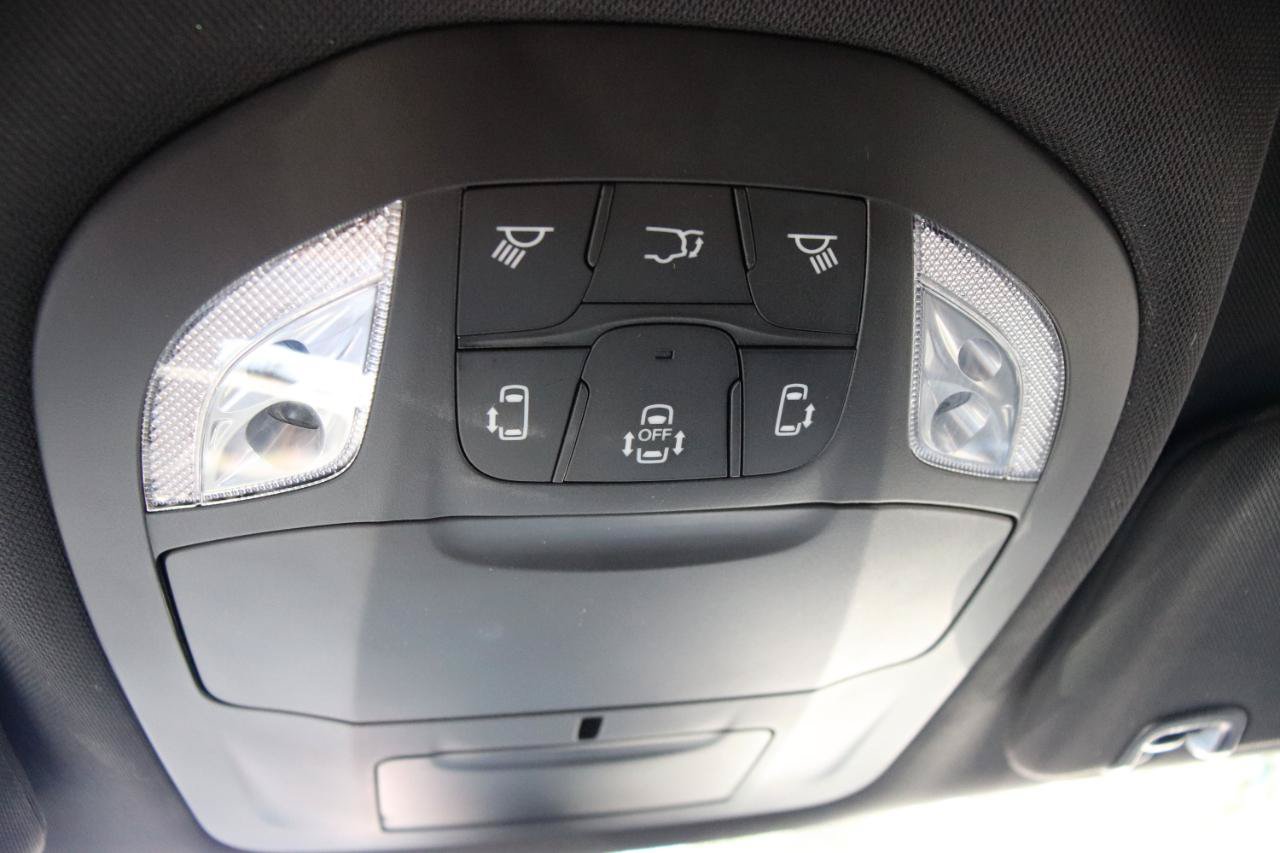 Used 2027 Chrysler Pacifica Select FWD image 51